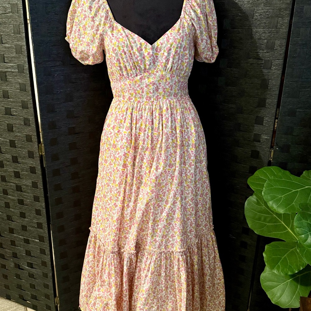 Lost + Wander
Sun Dance Midi Dres in cotton Floral Puff Sleeve Dress. XS
